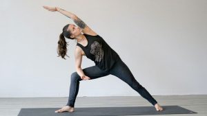 Mujer hacer yoga